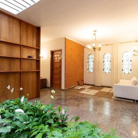 Casa à venda com 330m², 3 quartos e 8 vagasSala