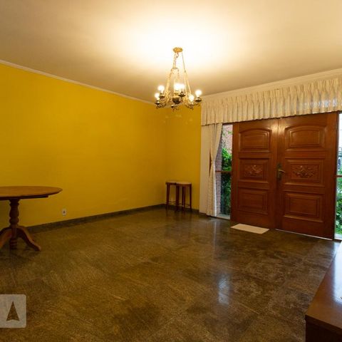 Casa à venda com 330m², 3 quartos e 8 vagasSala