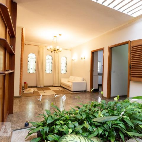 Casa à venda com 330m², 3 quartos e 8 vagasSala