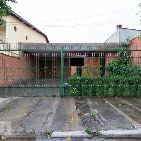 Casa à venda com 330m², 3 quartos e 8 vagasFachada
