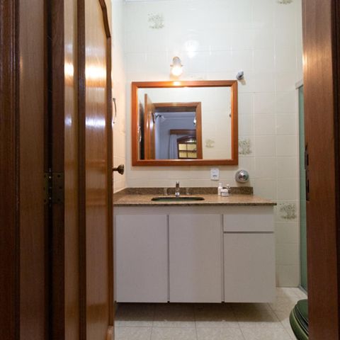 Casa à venda com 330m², 3 quartos e 8 vagasBanheiro suíte 1