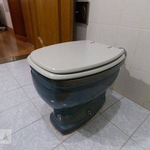 Casa à venda com 330m², 3 quartos e 8 vagasBanheiro suíte 2