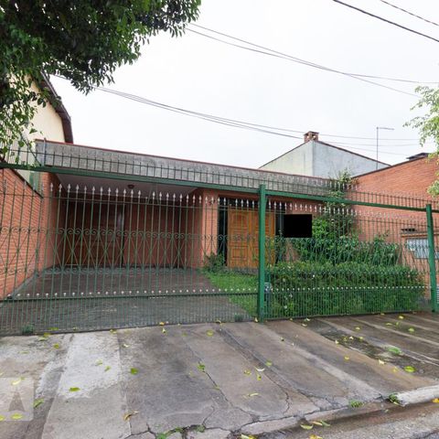 Casa à venda com 330m², 3 quartos e 8 vagasFachada