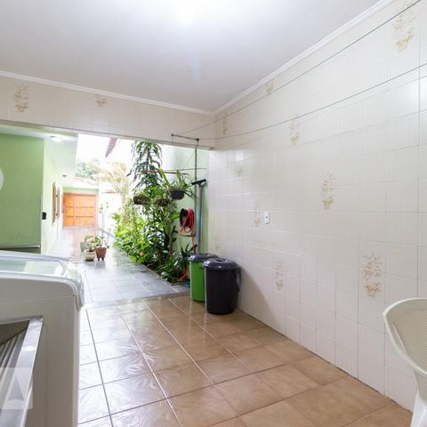 Casa à venda com 330m², 3 quartos e 8 vagasÁrea de serviço