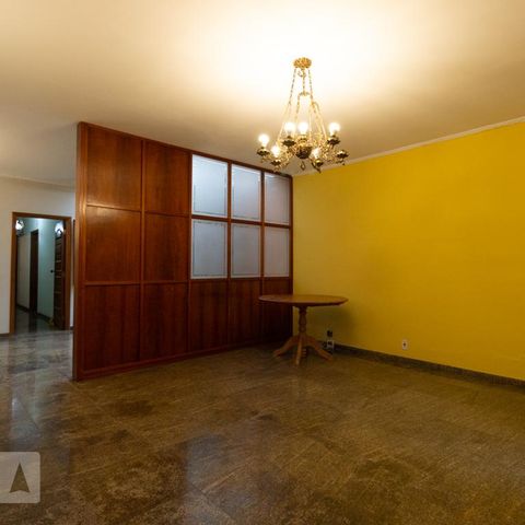 Casa à venda com 330m², 3 quartos e 8 vagasSala