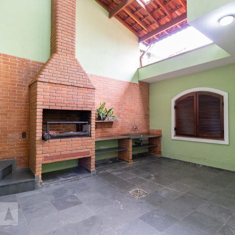 Casa à venda com 330m², 3 quartos e 8 vagasChurrasqueira