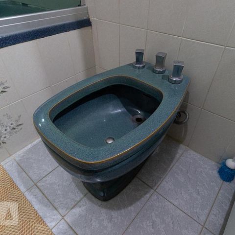 Casa à venda com 330m², 3 quartos e 8 vagasBanheiro suíte 2