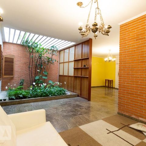 Casa à venda com 330m², 3 quartos e 8 vagasSala