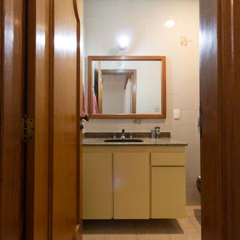Casa à venda com 330m², 3 quartos e 8 vagasBanheiro suíte 3