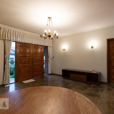 Casa à venda com 330m², 3 quartos e 8 vagasSala