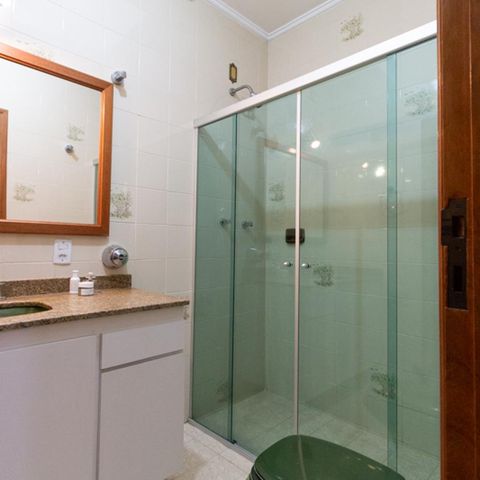 Casa à venda com 330m², 3 quartos e 8 vagasBanheiro suíte 1