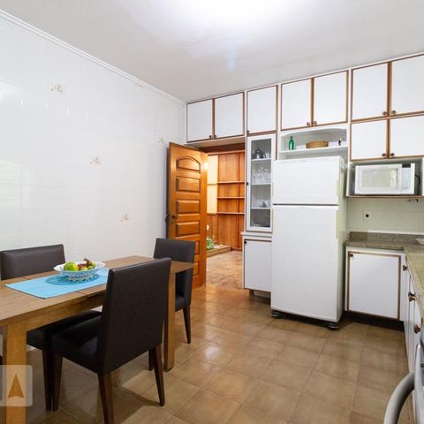 Casa à venda com 330m², 3 quartos e 8 vagasCozinha