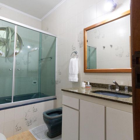 Casa à venda com 330m², 3 quartos e 8 vagasBanheiro suíte 2