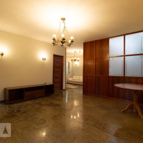 Casa à venda com 330m², 3 quartos e 8 vagasSala