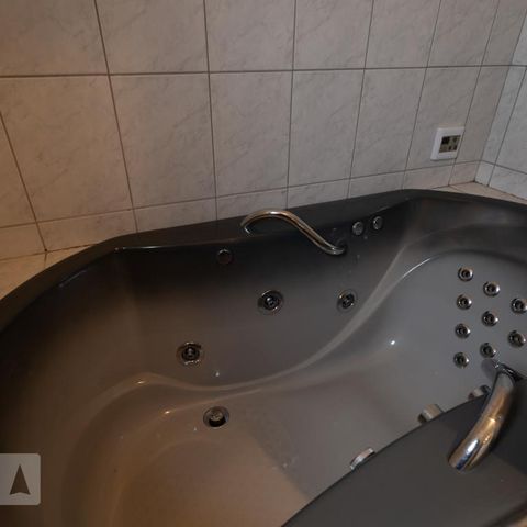 Casa à venda com 429m², 5 quartos e 1 vagaBanheiro da Kitnet