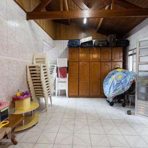 Casa à venda com 429m², 5 quartos e 1 vagaKitnet