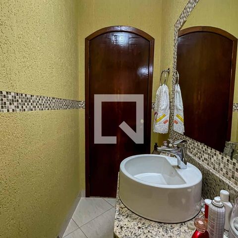 Casa à venda com 220m², 3 quartos e 2 vagasBanheiro