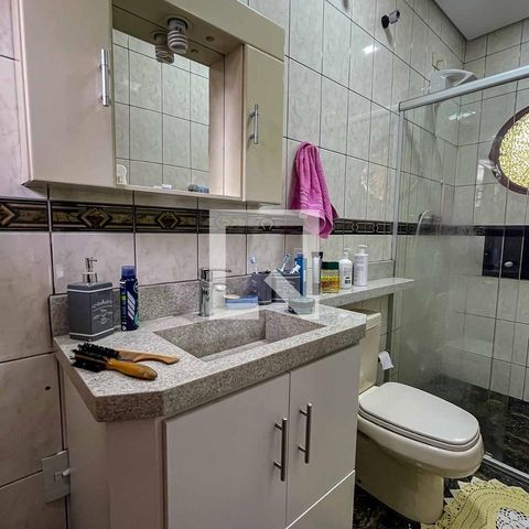 Casa à venda com 220m², 3 quartos e 2 vagasBanheiro do Quarto 1