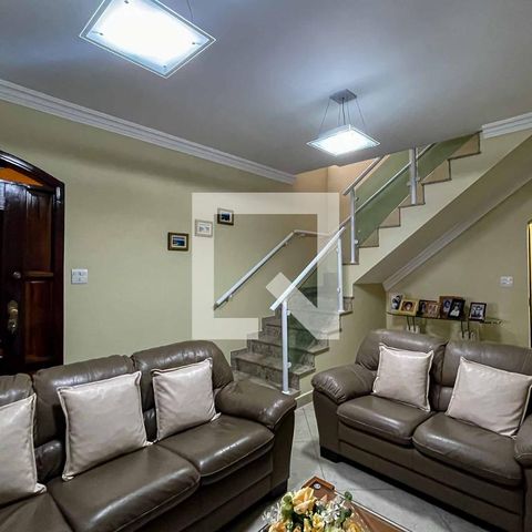 Casa à venda com 220m², 3 quartos e 2 vagasSala