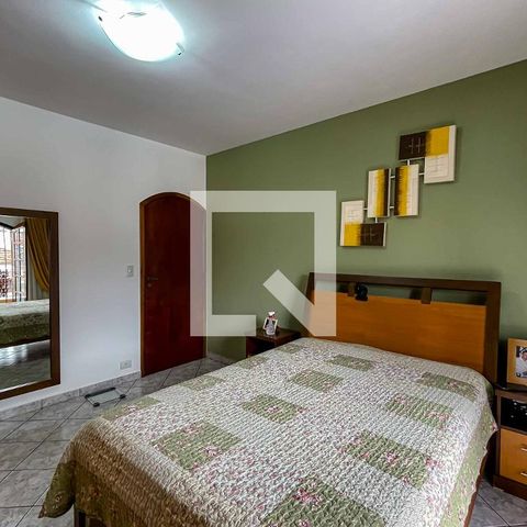 Casa à venda com 220m², 3 quartos e 2 vagasQuarto