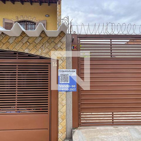 Casa à venda com 220m², 3 quartos e 2 vagasFachada