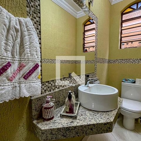 Casa à venda com 220m², 3 quartos e 2 vagasBanheiro