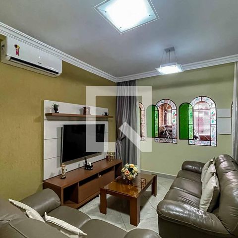 Casa à venda com 220m², 3 quartos e 2 vagasSala