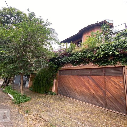 Casa à venda com 400m², 4 quartos e 2 vagasFachada