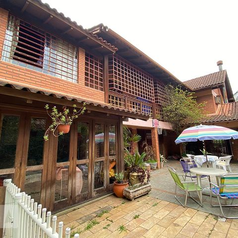 Casa à venda com 400m², 4 quartos e 2 vagasVaranda Gourmet