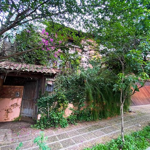 Casa à venda com 400m², 4 quartos e 2 vagasFachada