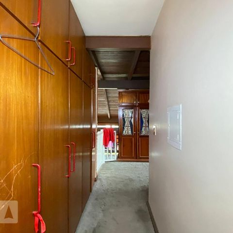 Casa à venda com 400m², 4 quartos e 2 vagasCorredor
