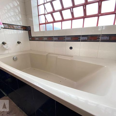 Casa à venda com 400m², 4 quartos e 2 vagasBanheiro 1