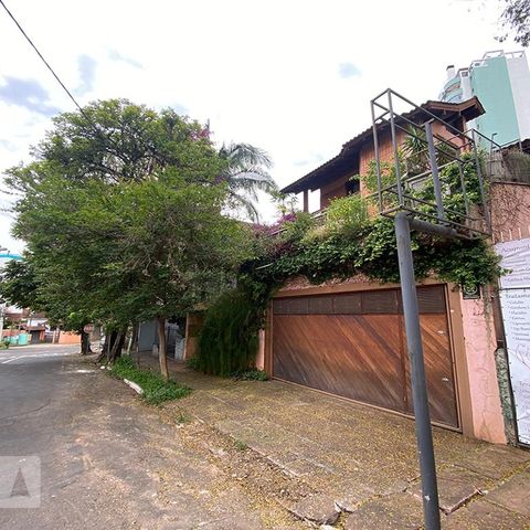 Casa à venda com 400m², 4 quartos e 2 vagasFachada