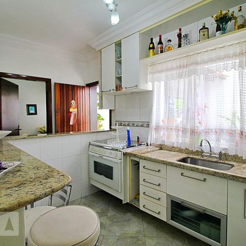 Casa para alugar com 400m², 4 quartos e 30 vagasCozinha
