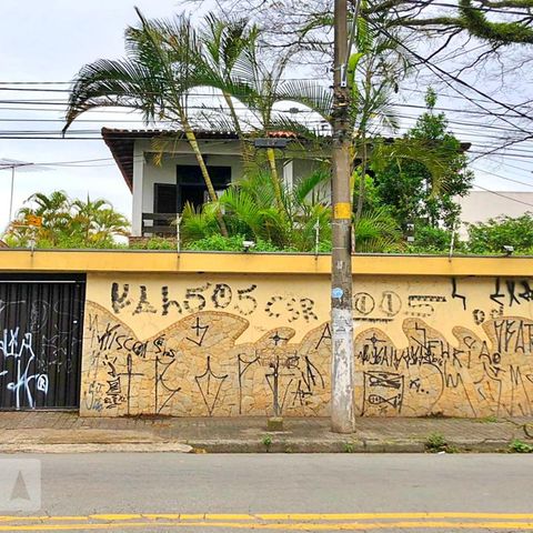 Casa para alugar com 400m², 4 quartos e 30 vagasFachada