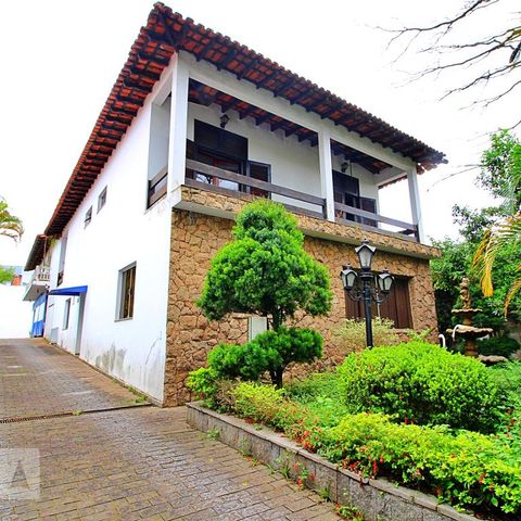 Casa para alugar com 400m², 4 quartos e 30 vagasFachada