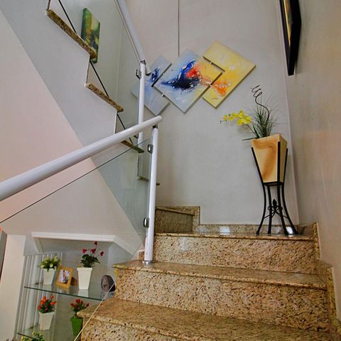 Casa para alugar com 400m², 4 quartos e 30 vagasEscada
