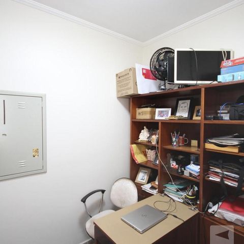 Casa de condomínio à venda com 237m², 3 quartos e 3 vagasEscritório