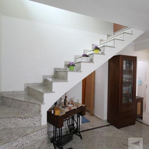 Casa de condomínio à venda com 237m², 3 quartos e 3 vagasSala