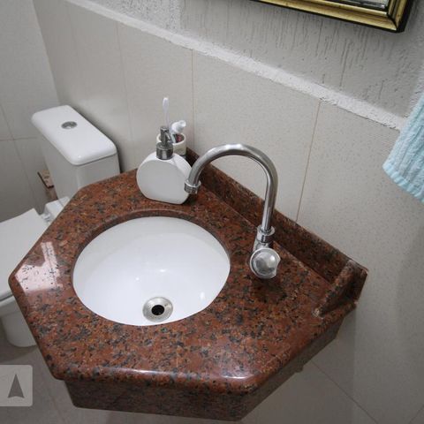 Casa de condomínio à venda com 237m², 3 quartos e 3 vagasLavabo