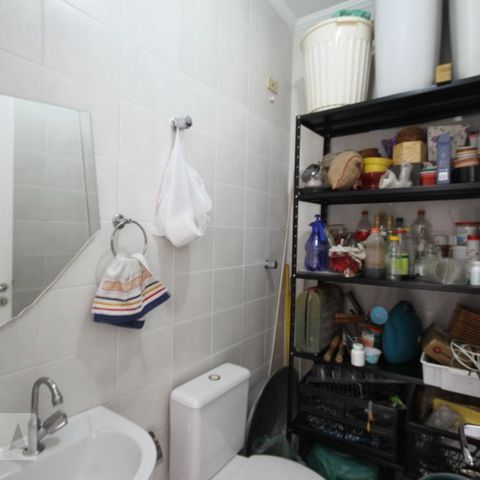 Casa de condomínio à venda com 237m², 3 quartos e 3 vagasBanheiro de Serviço