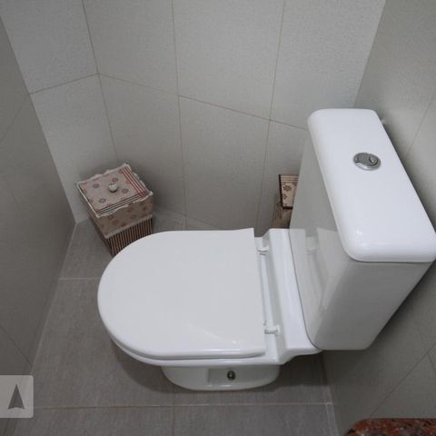 Casa de condomínio à venda com 237m², 3 quartos e 3 vagasLavabo