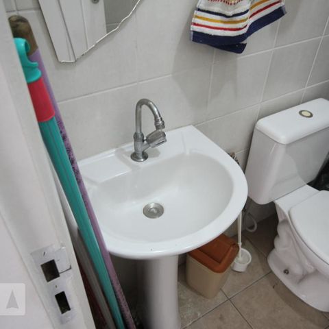 Casa de condomínio à venda com 237m², 3 quartos e 3 vagasBanheiro de Serviço