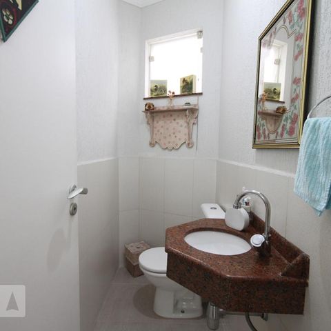 Casa de condomínio à venda com 237m², 3 quartos e 3 vagasLavabo