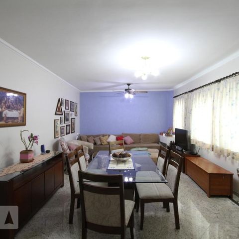 Casa de condomínio à venda com 237m², 3 quartos e 3 vagasSala