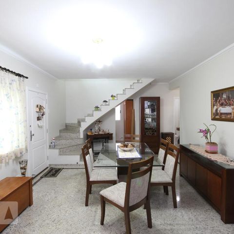 Casa de condomínio à venda com 237m², 3 quartos e 3 vagasSala