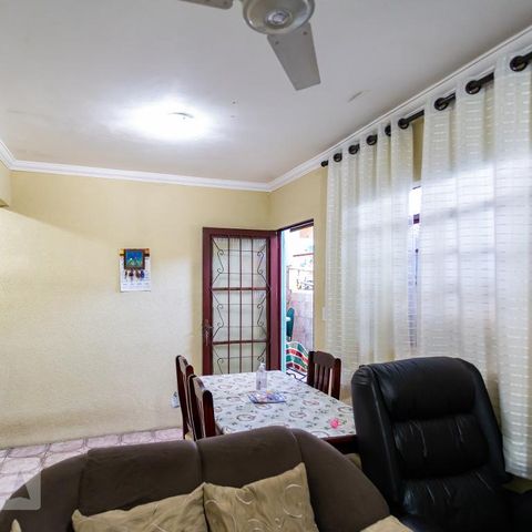 Casa para alugar com 80m², 2 quartos e 1 vaga Casa para alugar com 80m², 2 quartos e 1 vagaSala