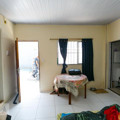 Casa à venda com 90m², 1 quarto e sem vagaSala