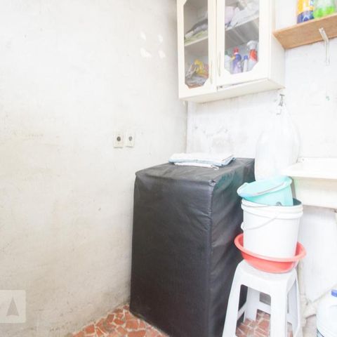 Casa à venda com 82m², 2 quartos e 1 vagaÁrea de Serviço