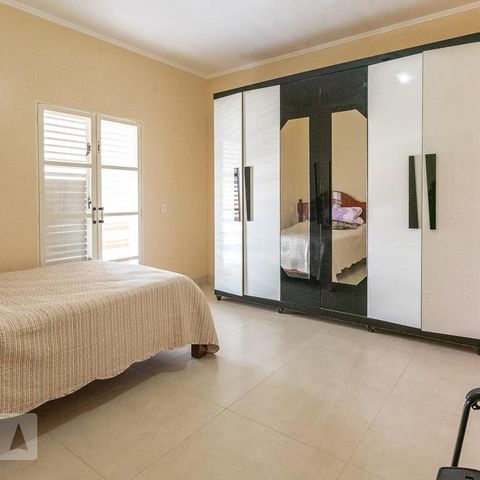 Casa para alugar com 240m², 4 quartos e 3 vagas Casa para alugar com 240m², 4 quartos e 3 vagasQuarto 1